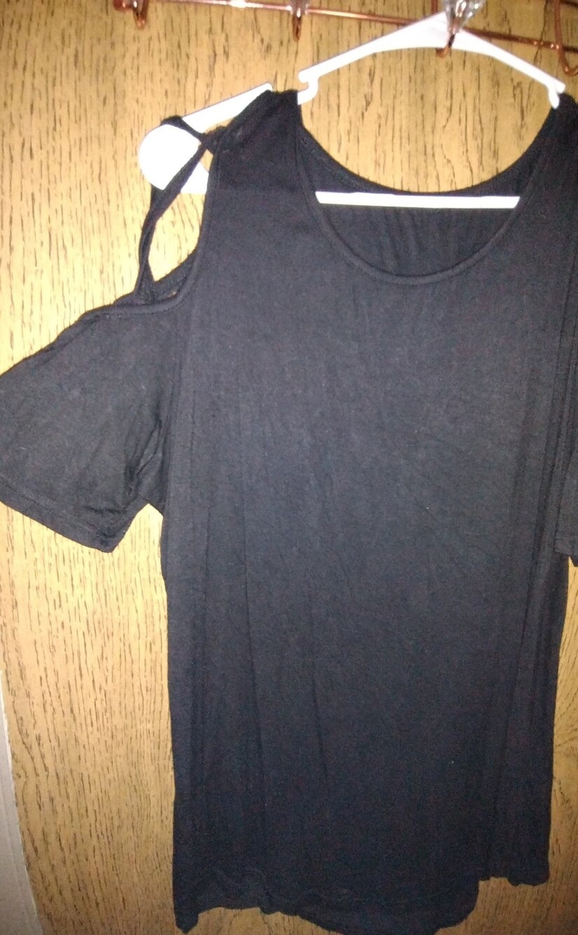 Women's Black Cold-Shoulder Short Sleeve Tee